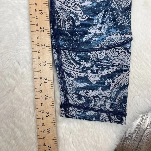 Lululemon In Movement Leggings 4 Blue Gray Paisley 7/8 Athletic Gym Workout - Picture 12 of 13
